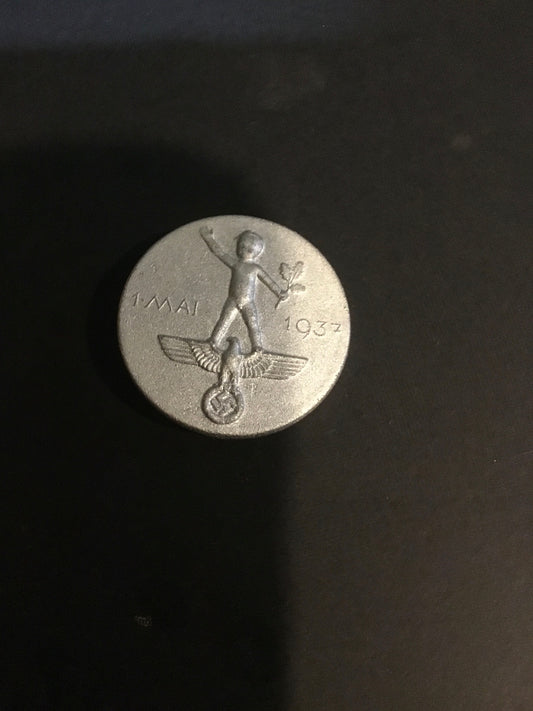 1937 German May Day TINNIE Badge