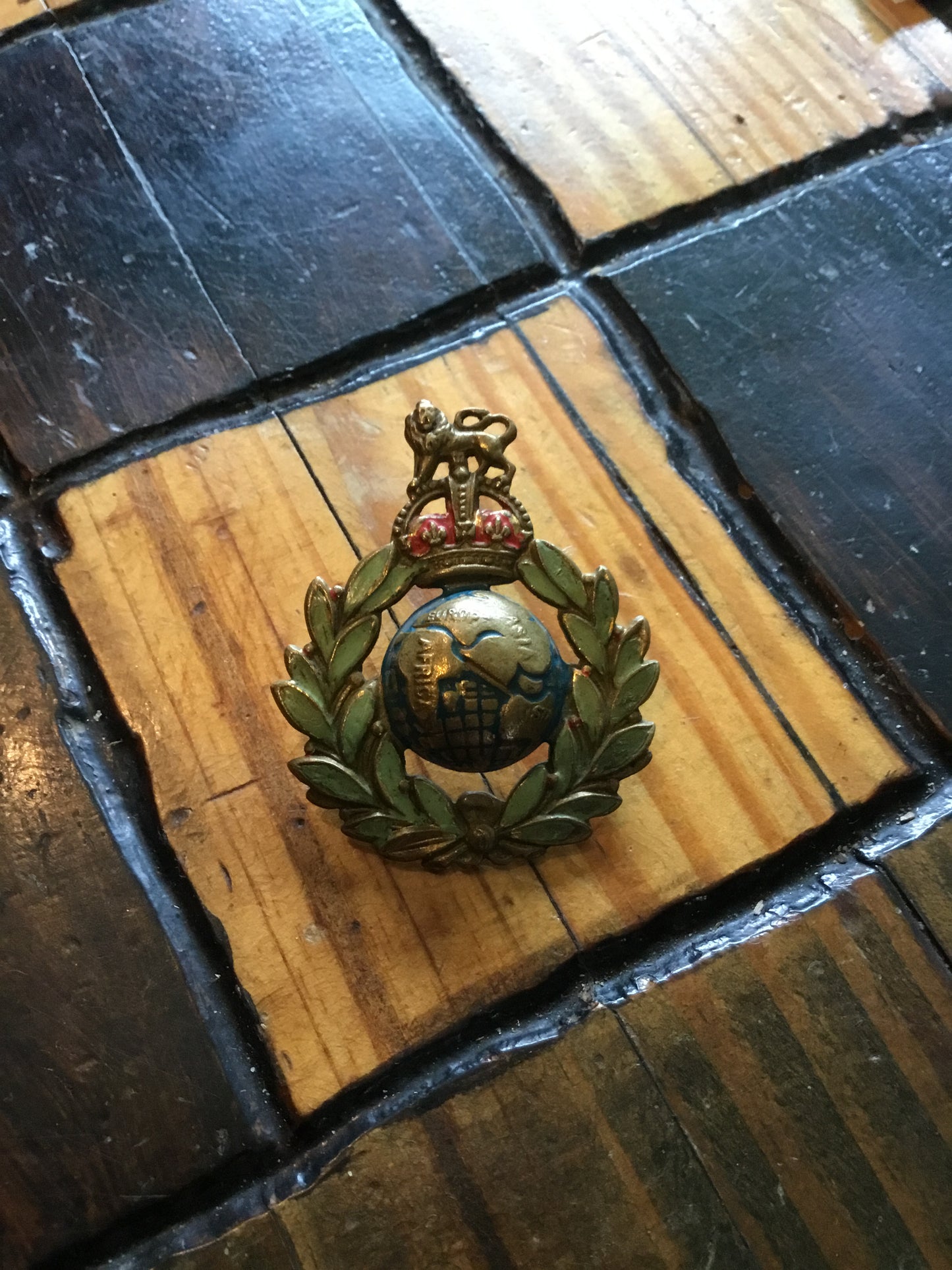 BRITISH: ROYAL MARINES  CAP BADGE