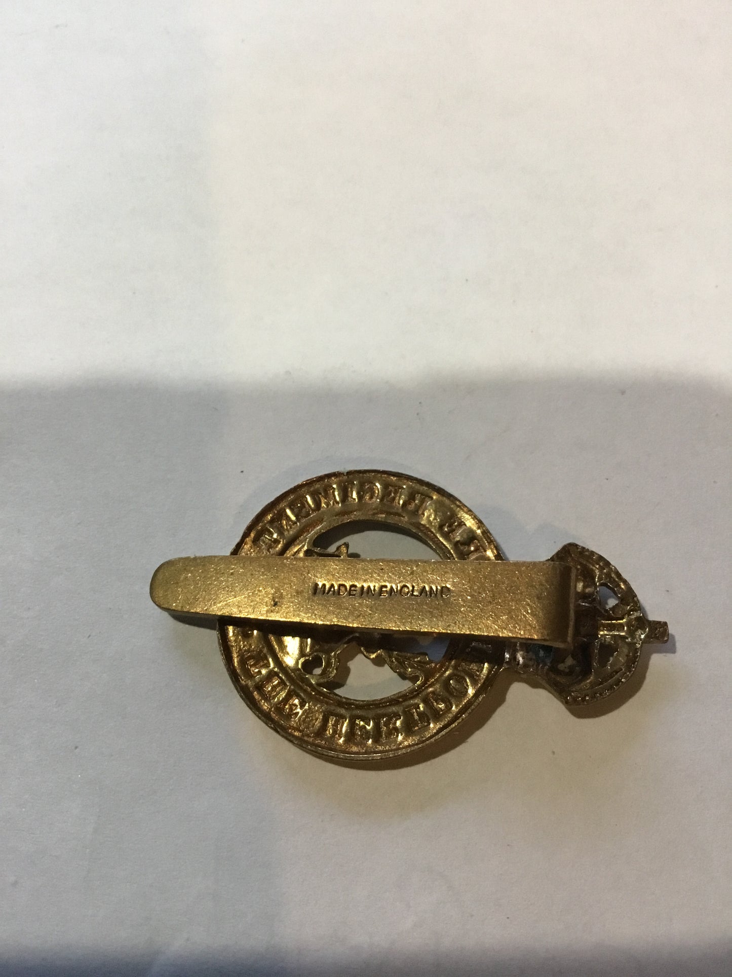 WW2 British Army The Hertfordshire Regiment Kings Crown Cap Badge