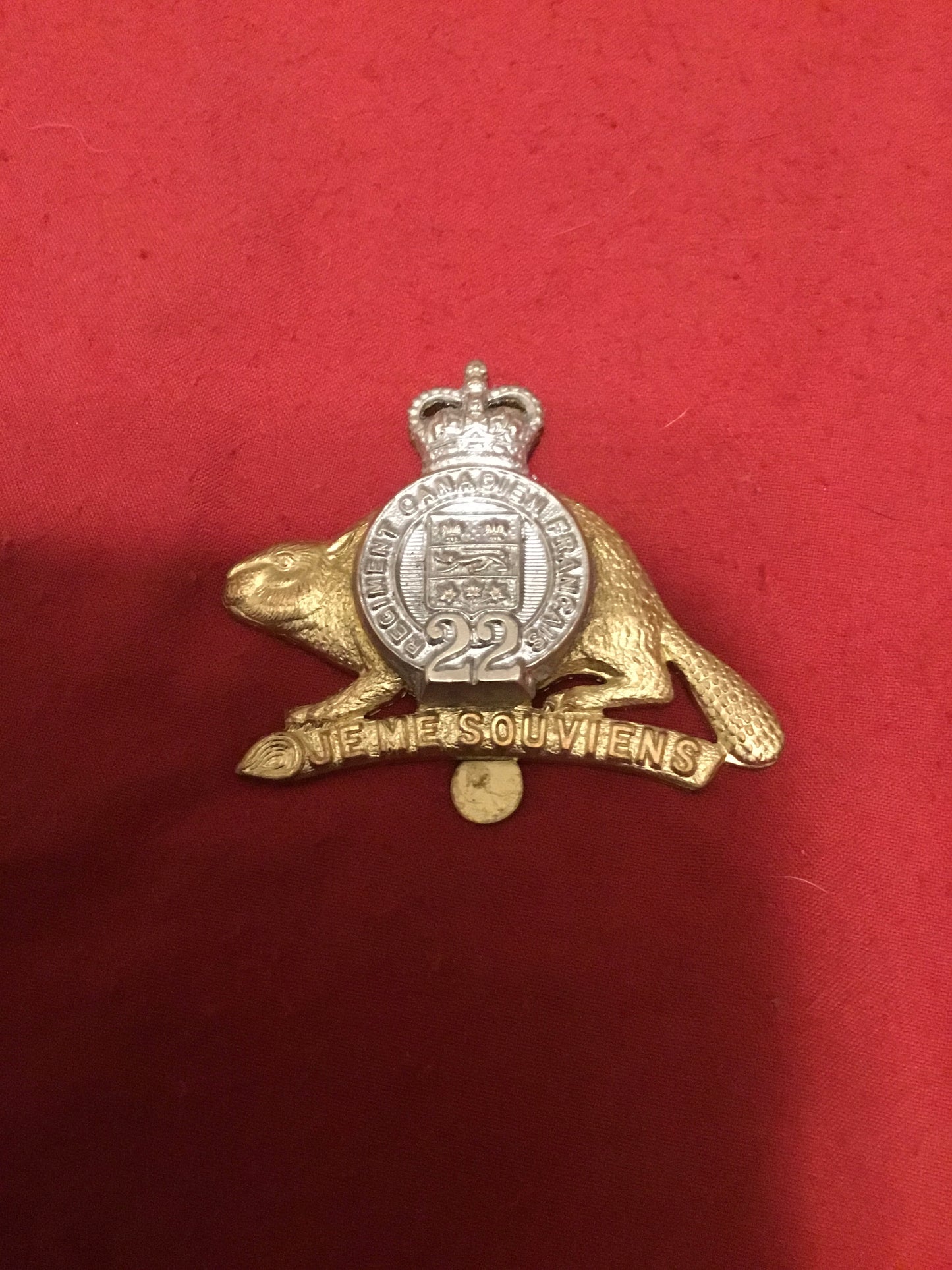 Royal 22e Regiment (The "VanDoos") Bi - metal construction cap badge