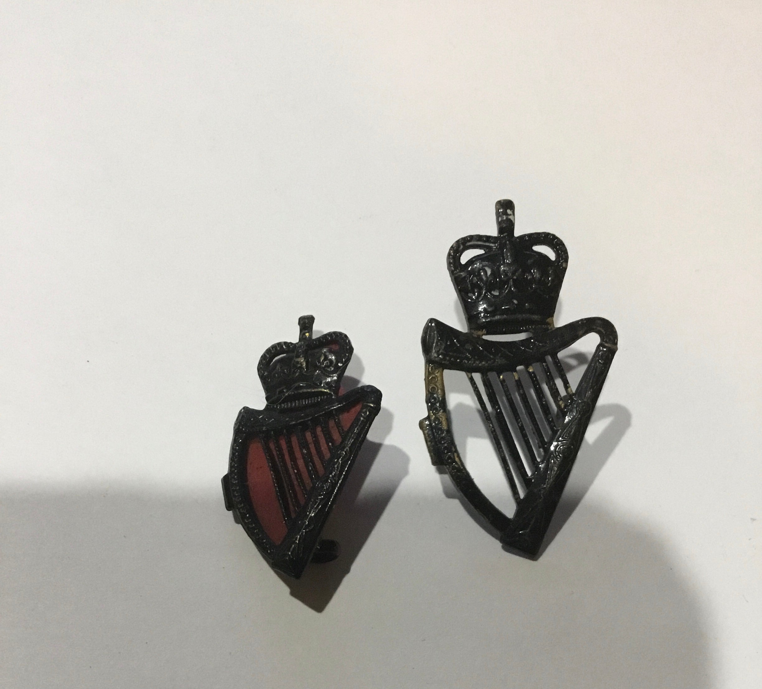 Royal Ulster Constabulary RUC Police Irish Badge and single collar bad ...