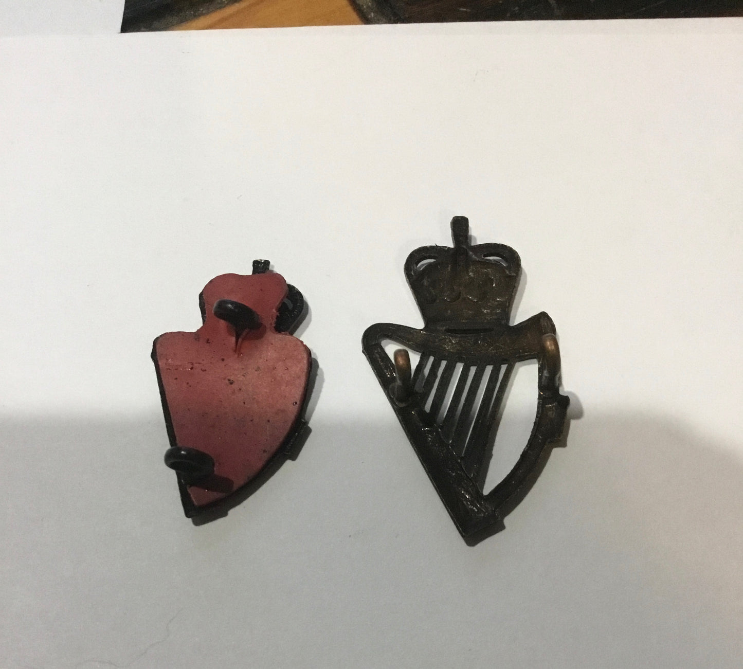 Royal Ulster Constabulary RUC Police Irish Badge and single collar badge