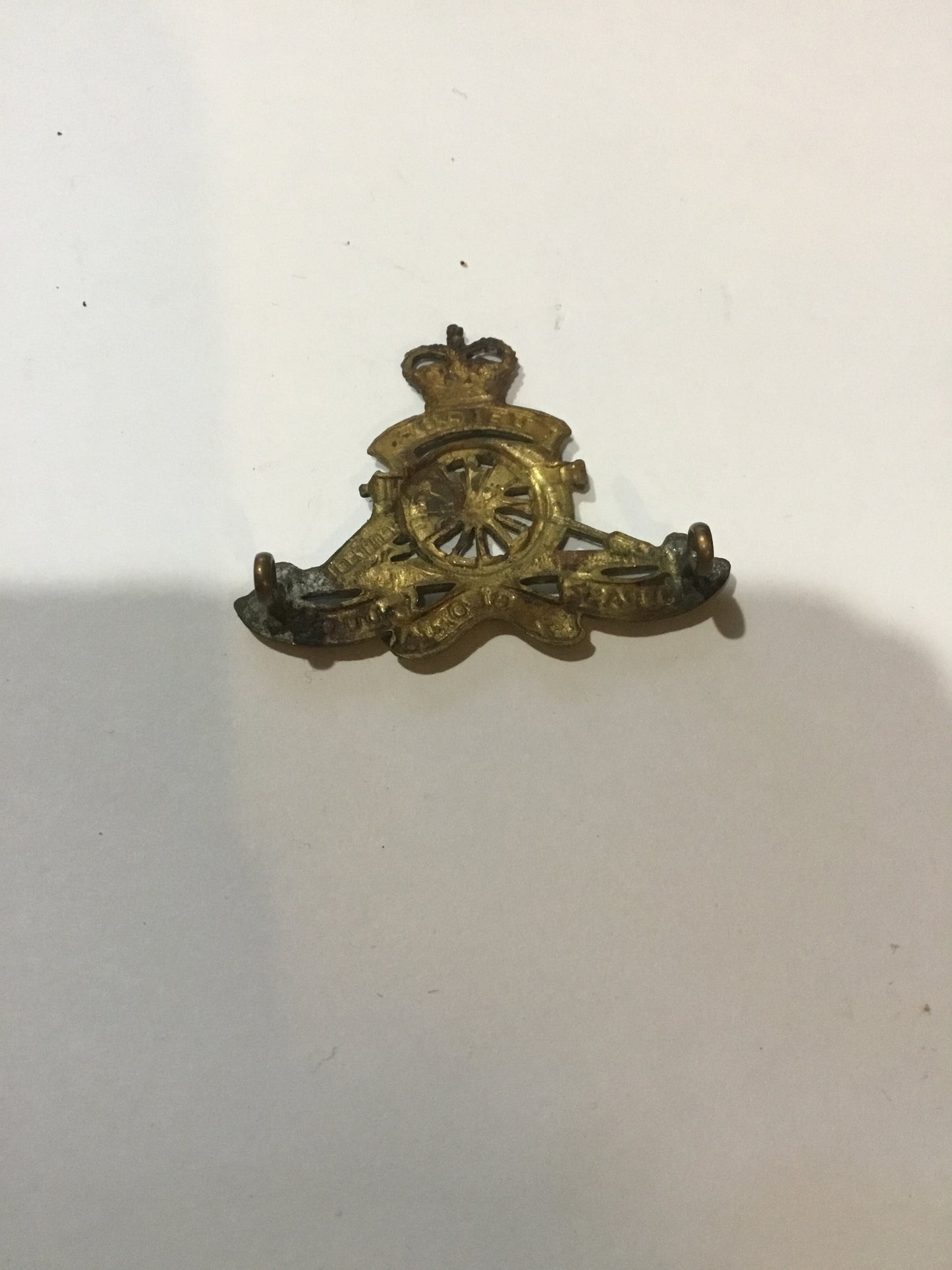 Canadian Artillery Hat Badge , Queens Crown