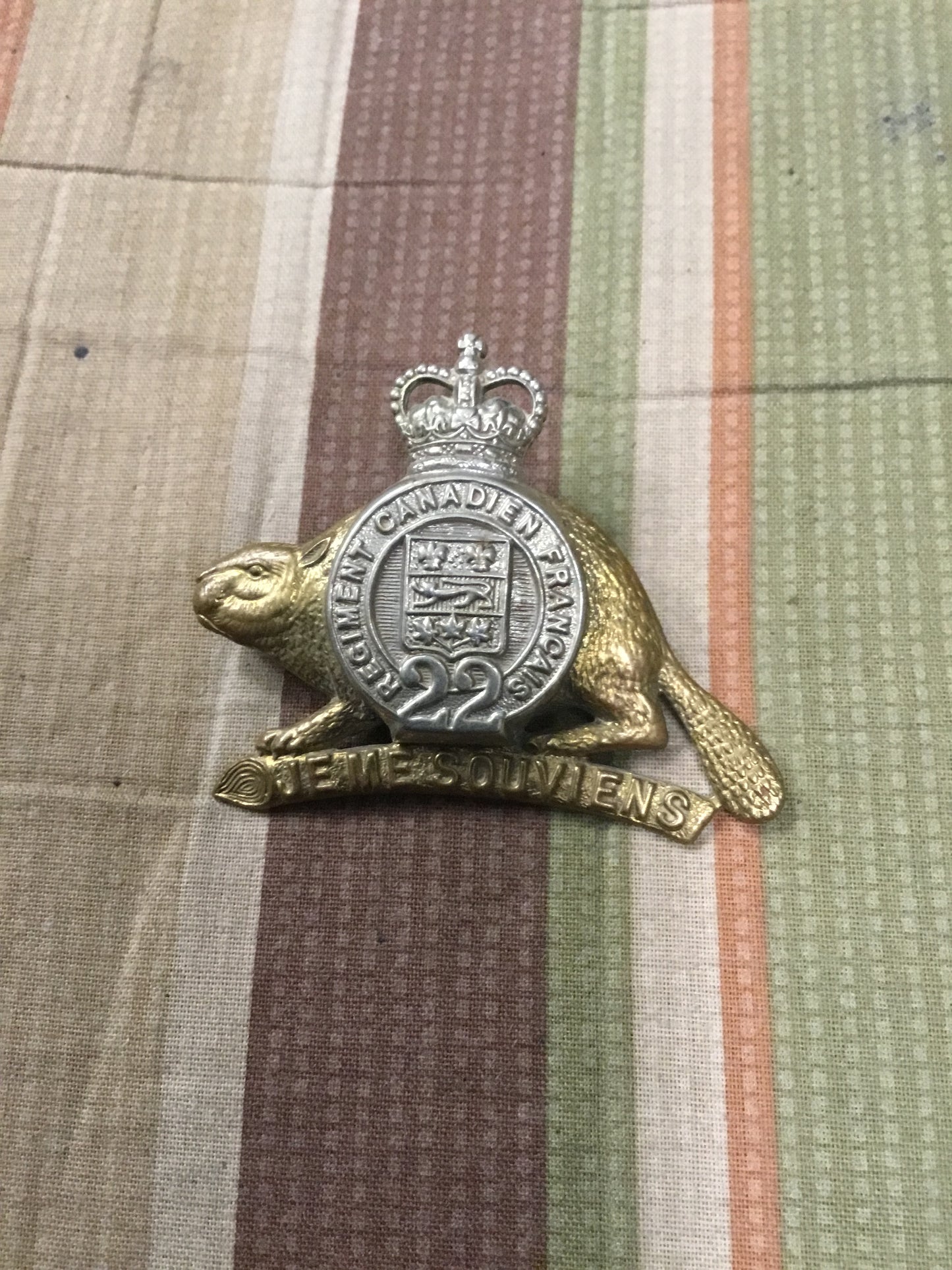 Royal 22e Regiment (The "VanDoos") Bi - metal construction cap badge