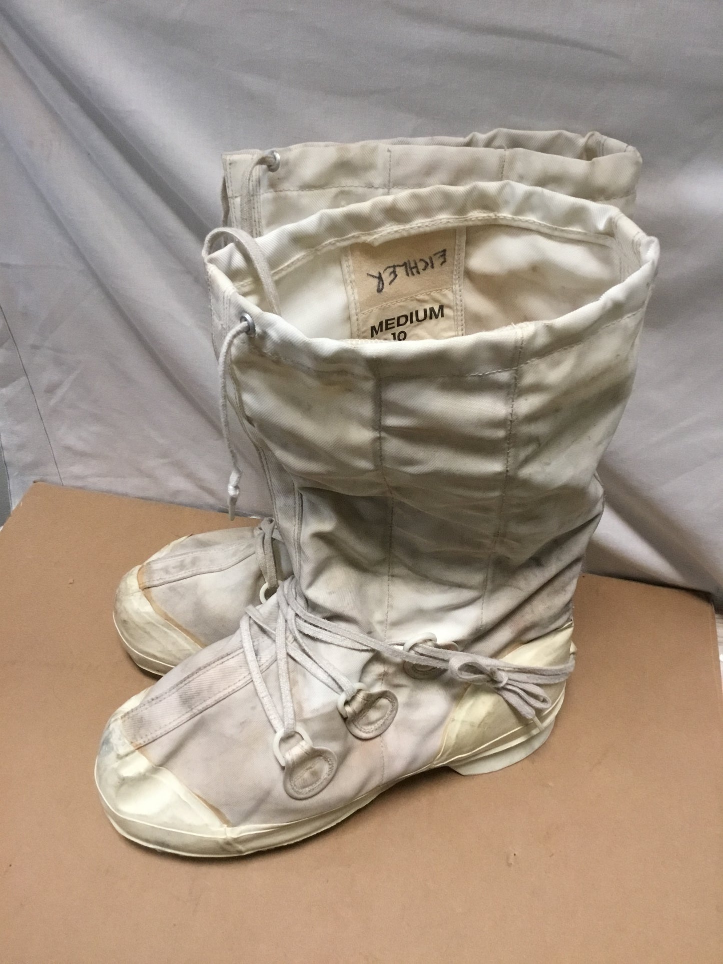 Canadian Military Winter Muckluck Boots Size 10 in good condition