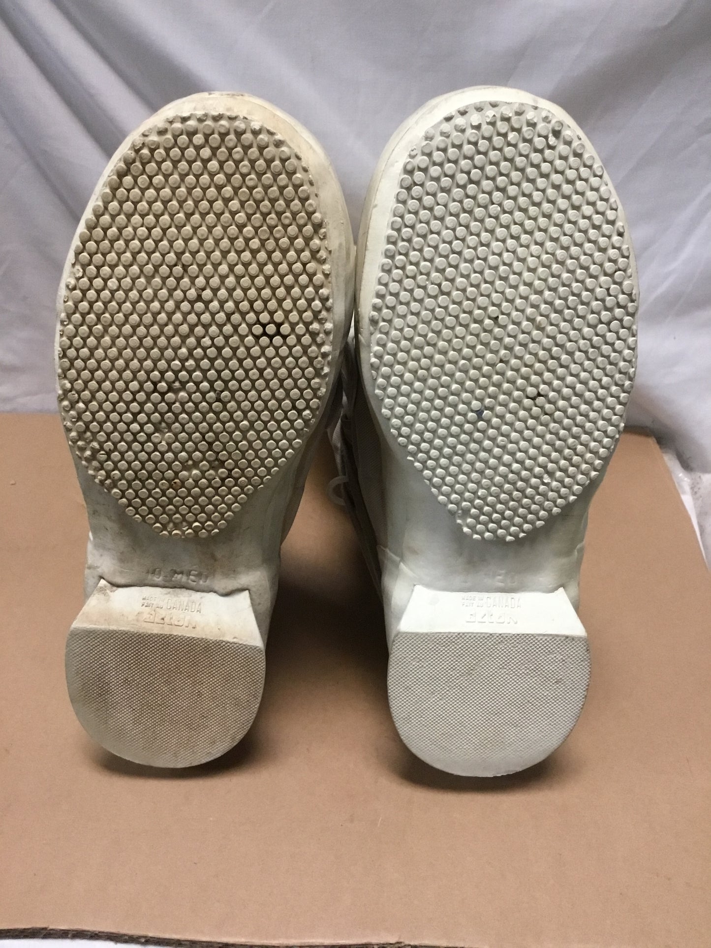 Canadian Military Winter Muckluck Boots Size 10 in good condition