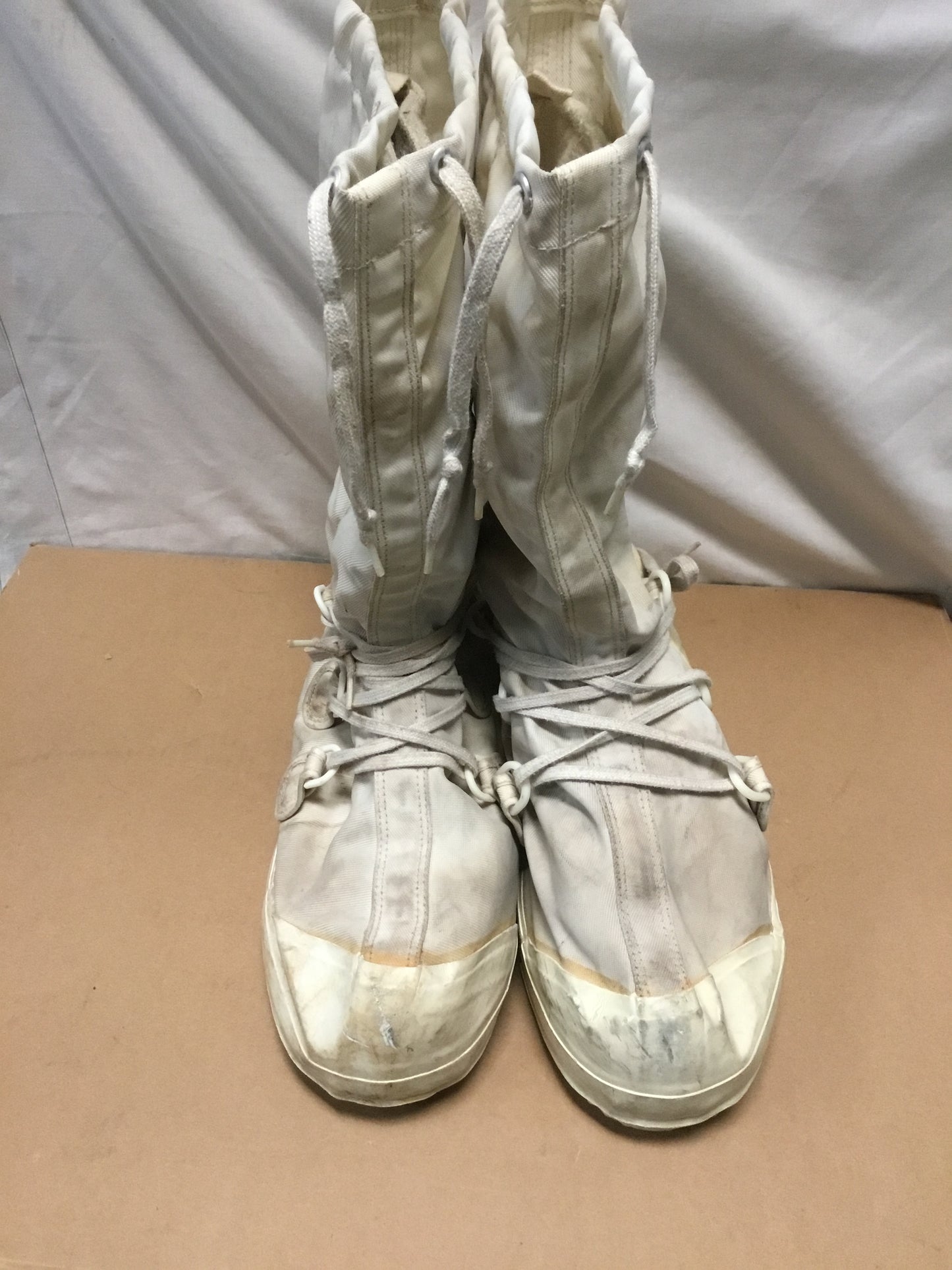 Canadian Military Winter Muckluck Boots Size 10 in good condition