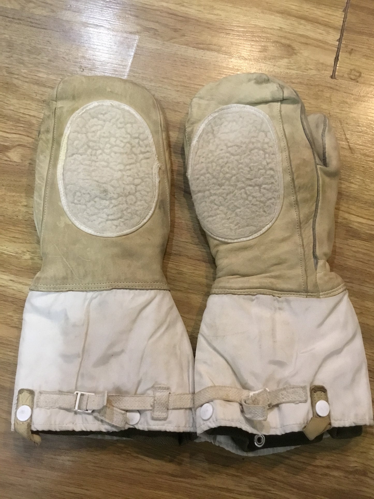 Canadian military Arctic  mitts with removable liners , size Large