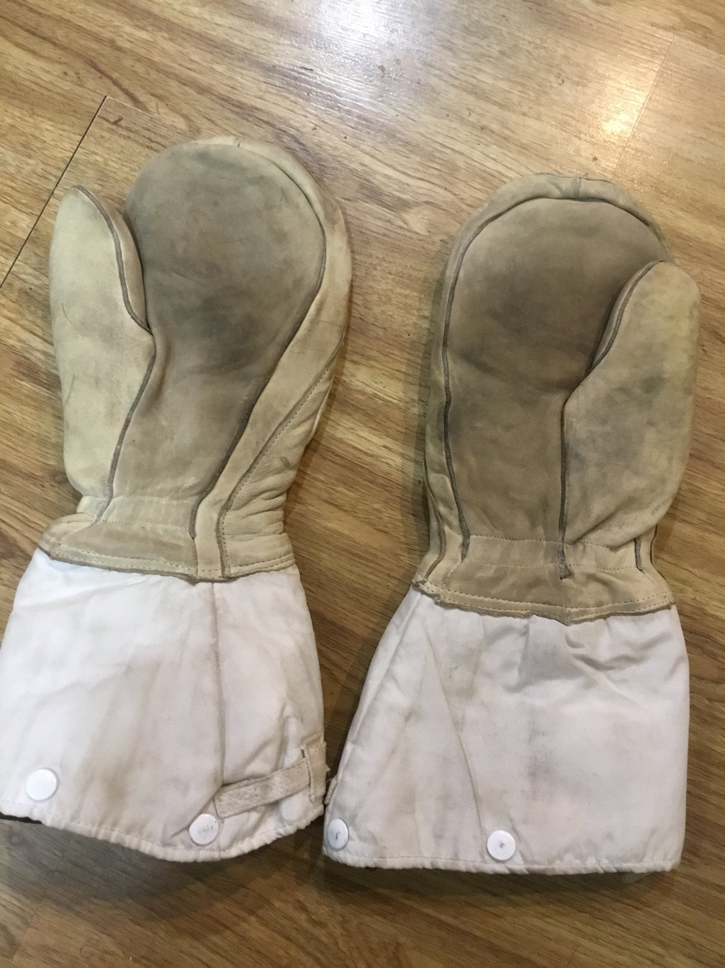 Canadian military Arctic  mitts with removable liners , size Large