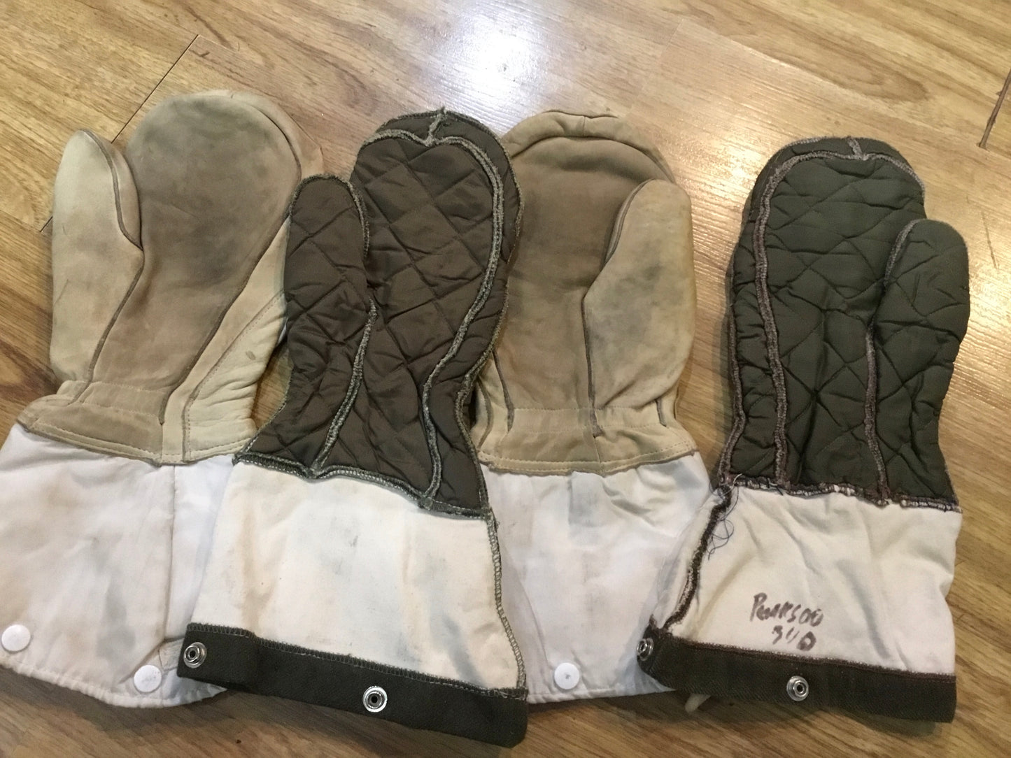 Canadian military Arctic  mitts with removable liners , size Large