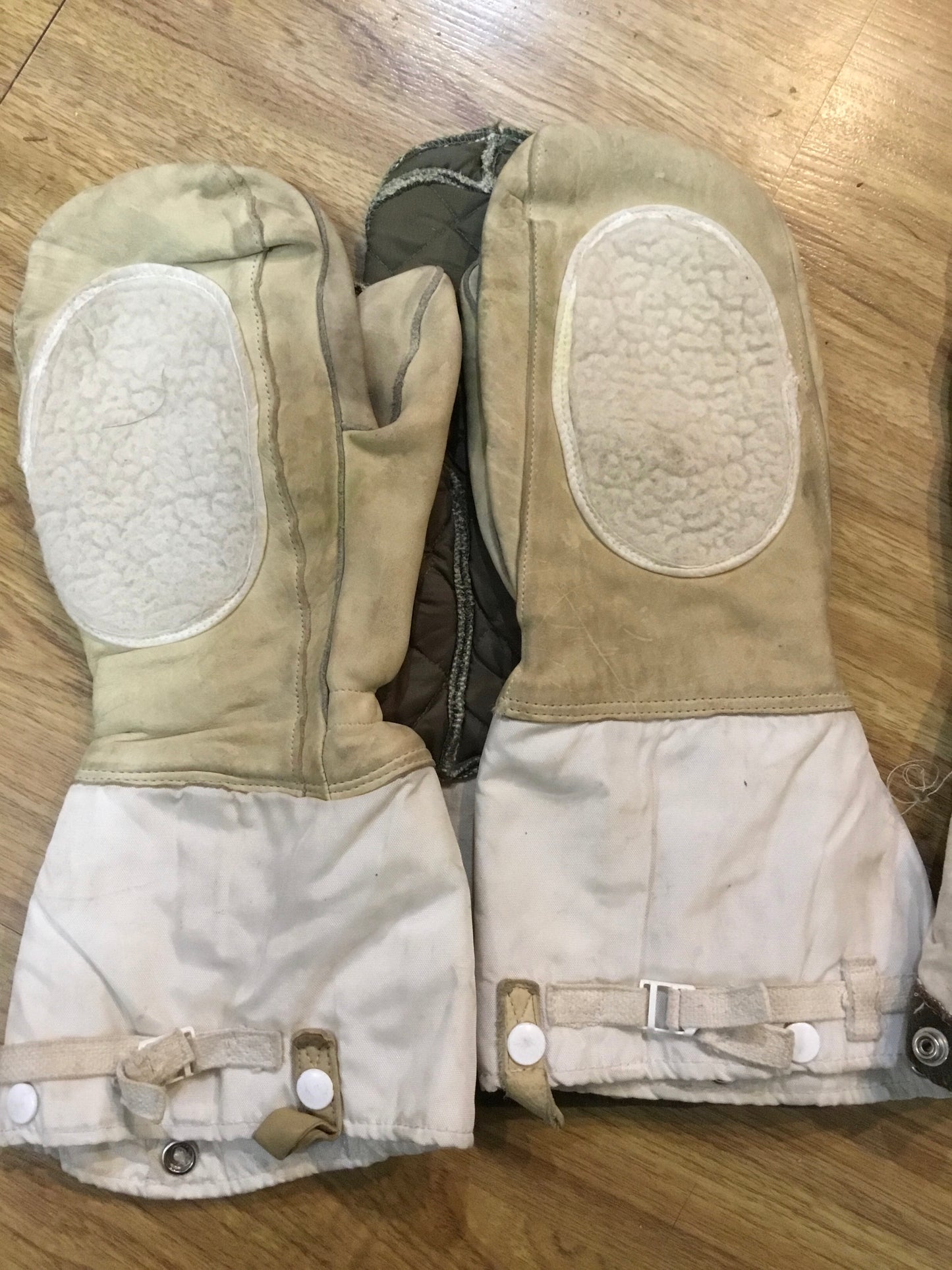 Canadian military Arctic  mitts with removable liners , size Large