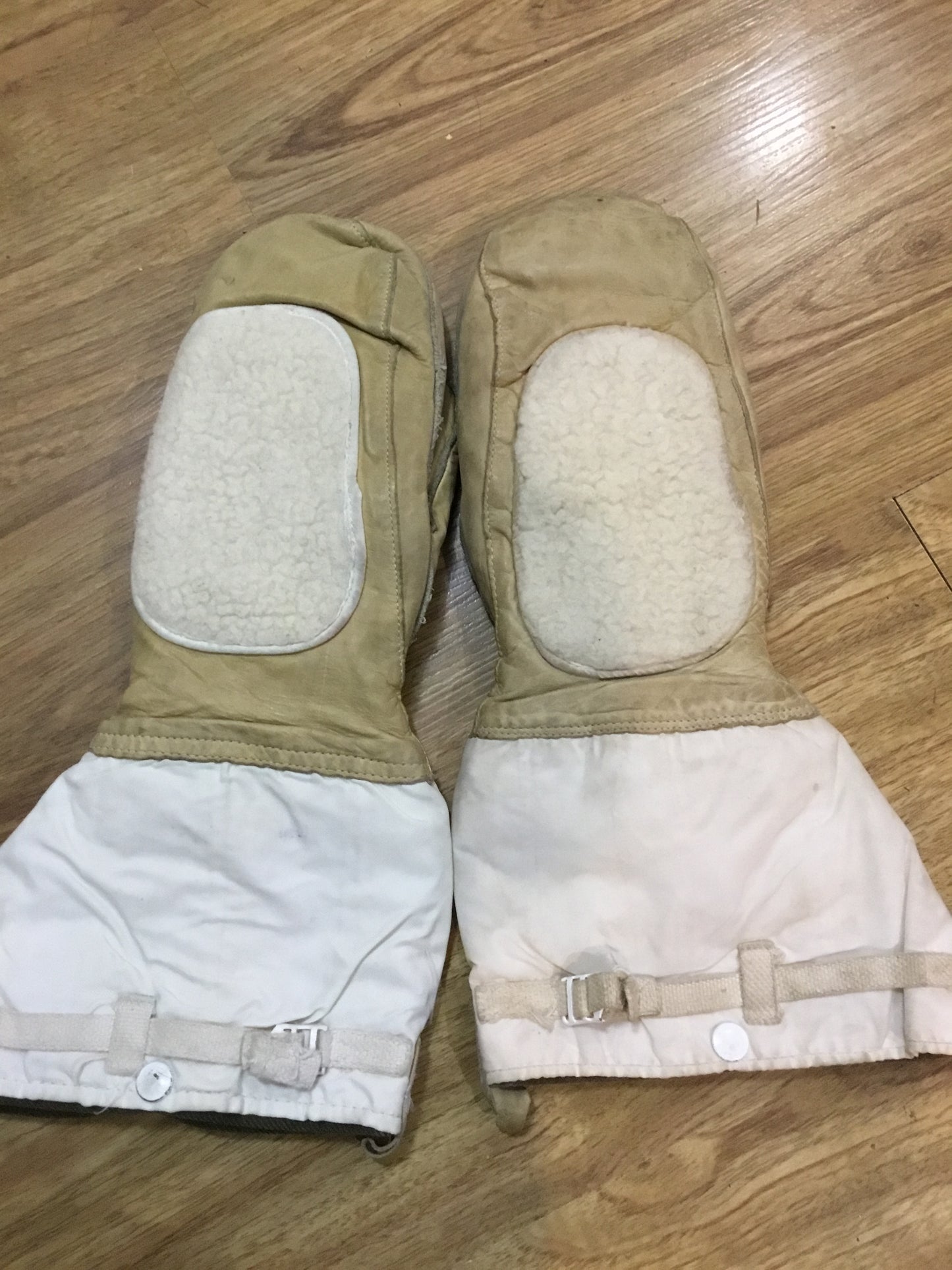 Canadian military Arctic mitts with removable liners , size medium