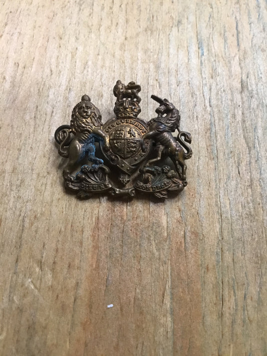 BRITISH GENERAL SERVICE CAP BADGE, with Lugs