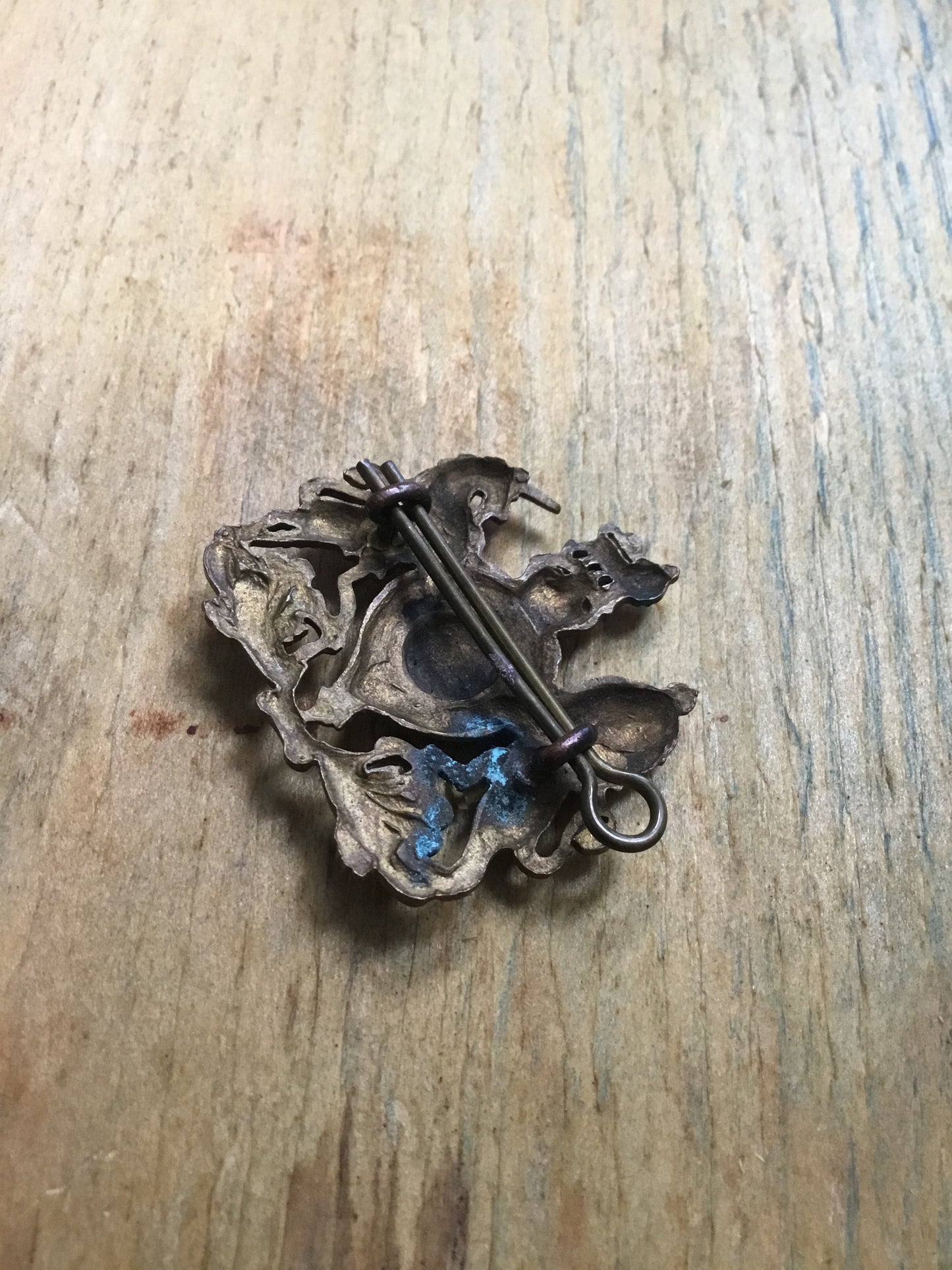 BRITISH GENERAL SERVICE CAP BADGE, with Lugs