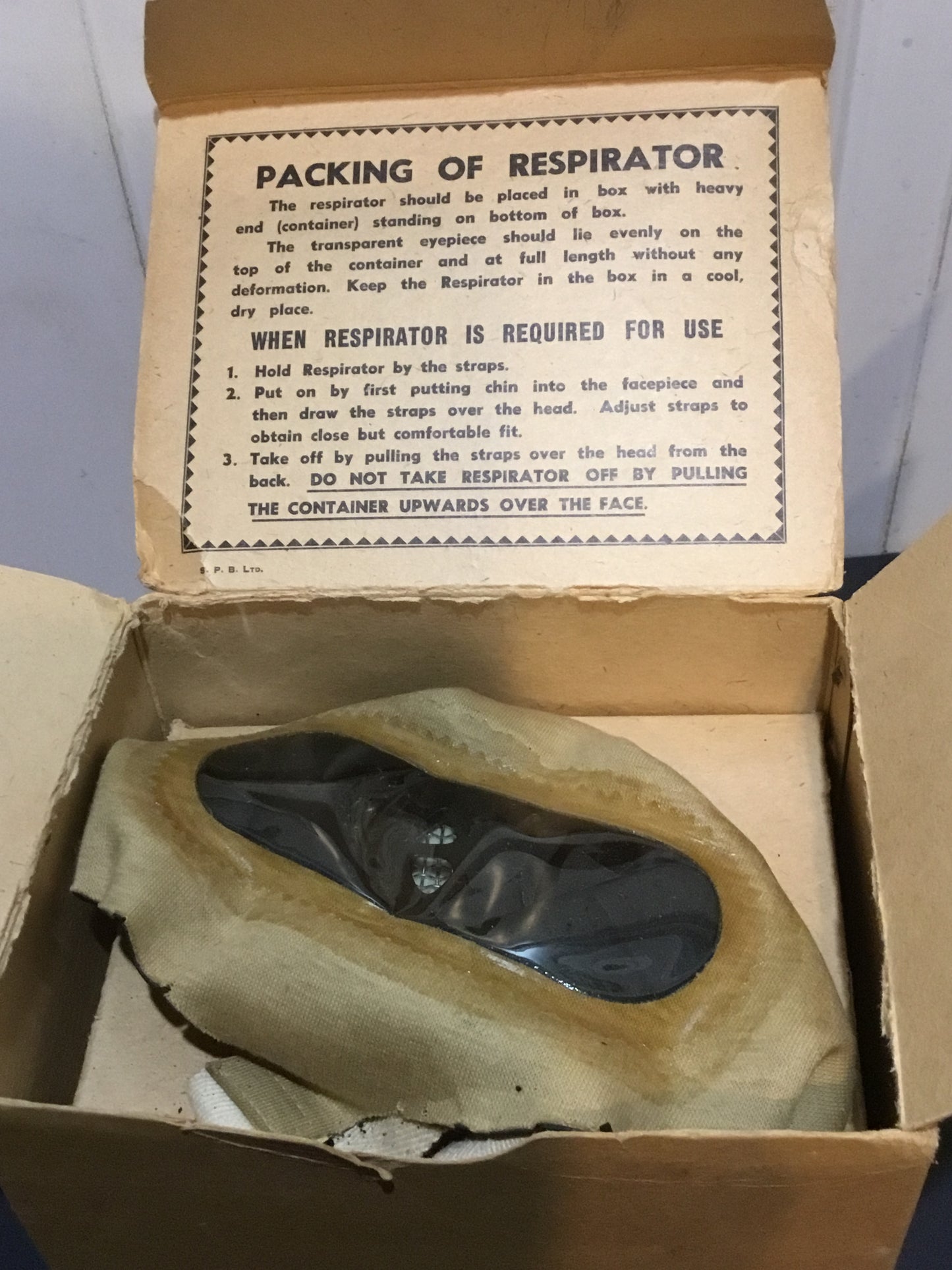 WW11 Civilian Gas Mask and Box  with Instruction