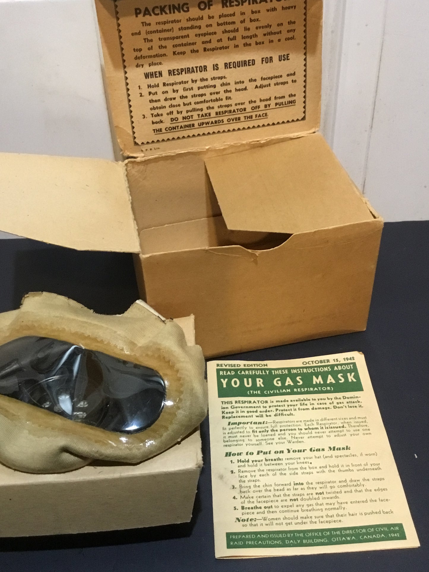 WW11 Civilian Gas Mask and Box  with Instruction