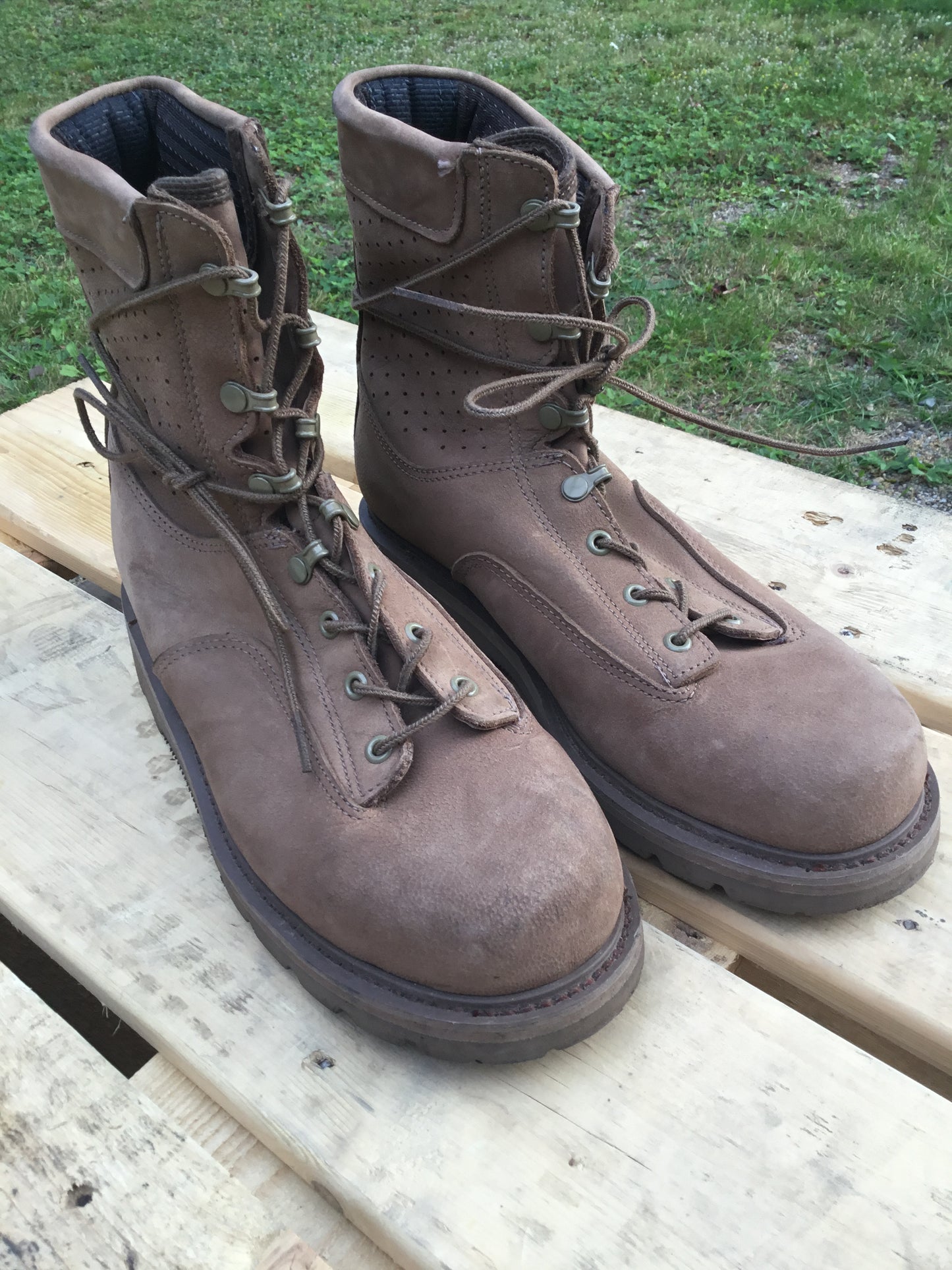 Canadian Military warm weather combat Boots Size 280/102 or Size 11