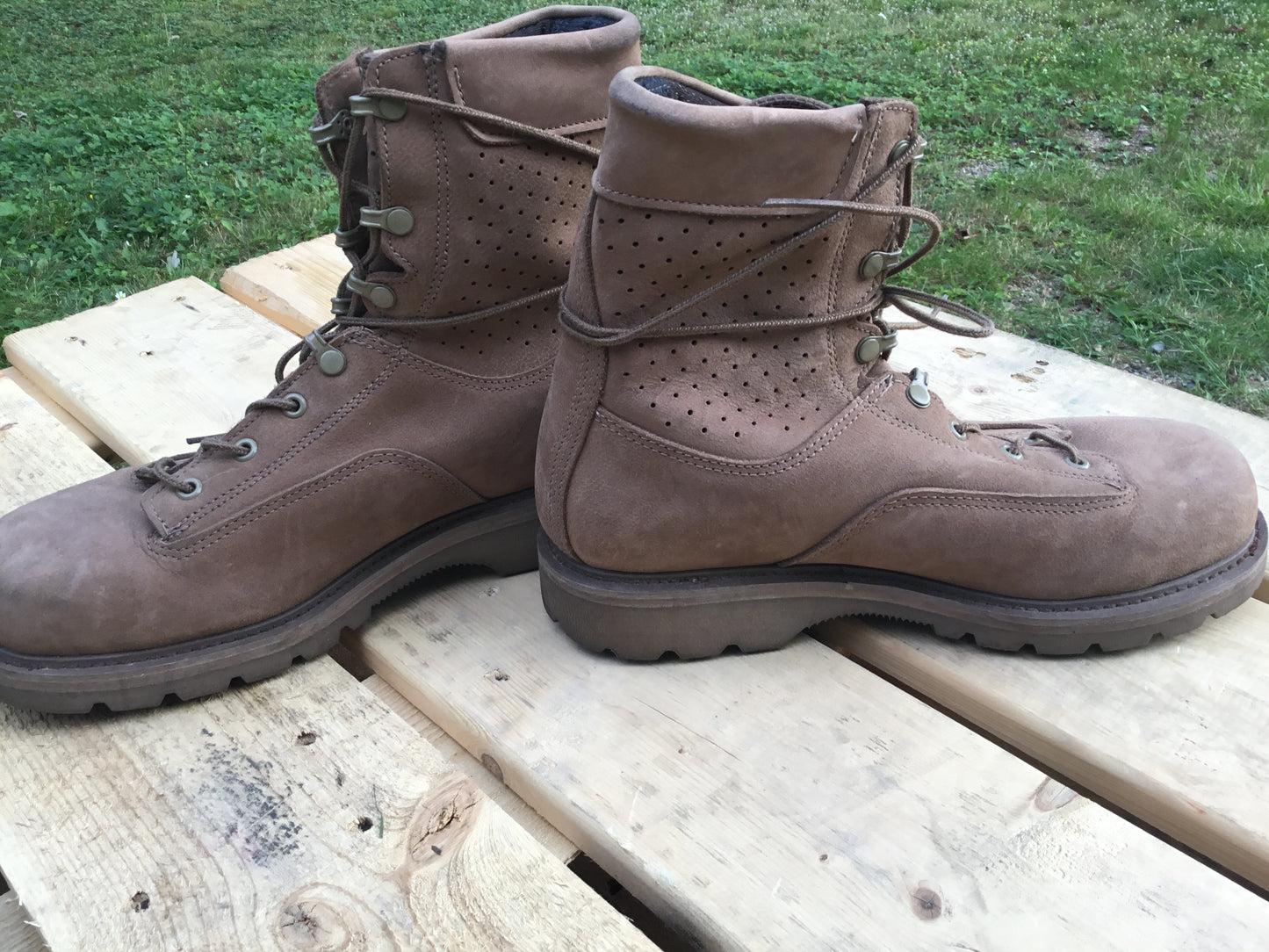 Canadian Military warm weather combat Boots Size 280/102 or Size 11