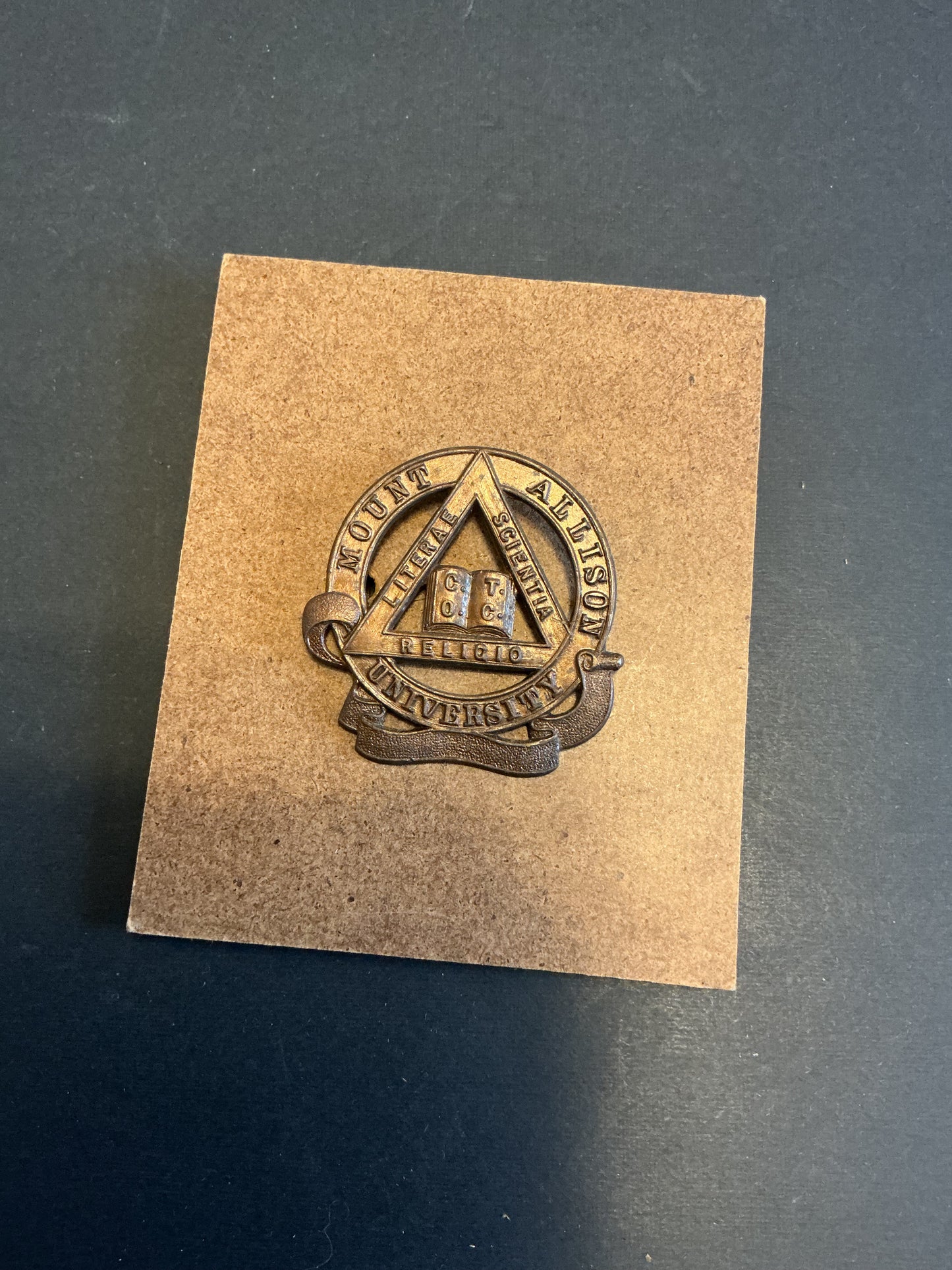 Canadian .COTC. Mount  Allison University  Contingent Hat Badge