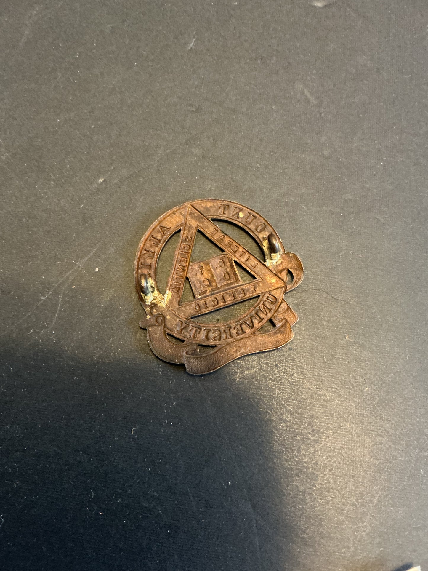 Canadian .COTC. Mount  Allison University  Contingent Hat Badge