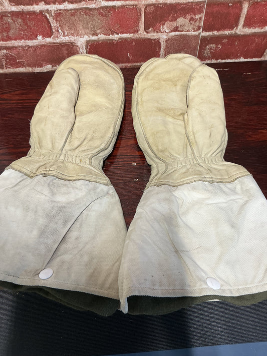 Canadian military Arctic mitts with removable liners , size ;medium