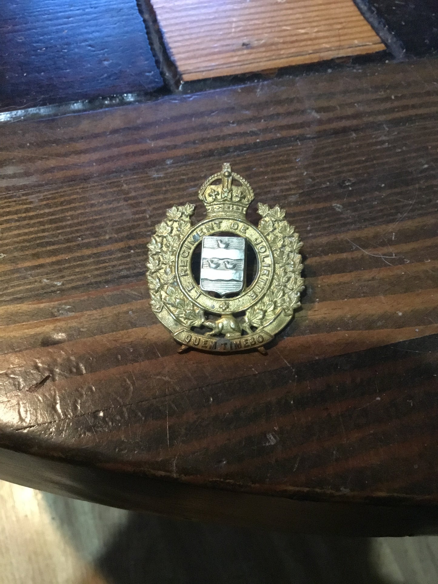 LE Kings Crown ,REGIMENT DE JOLIETTE CAP BADGE