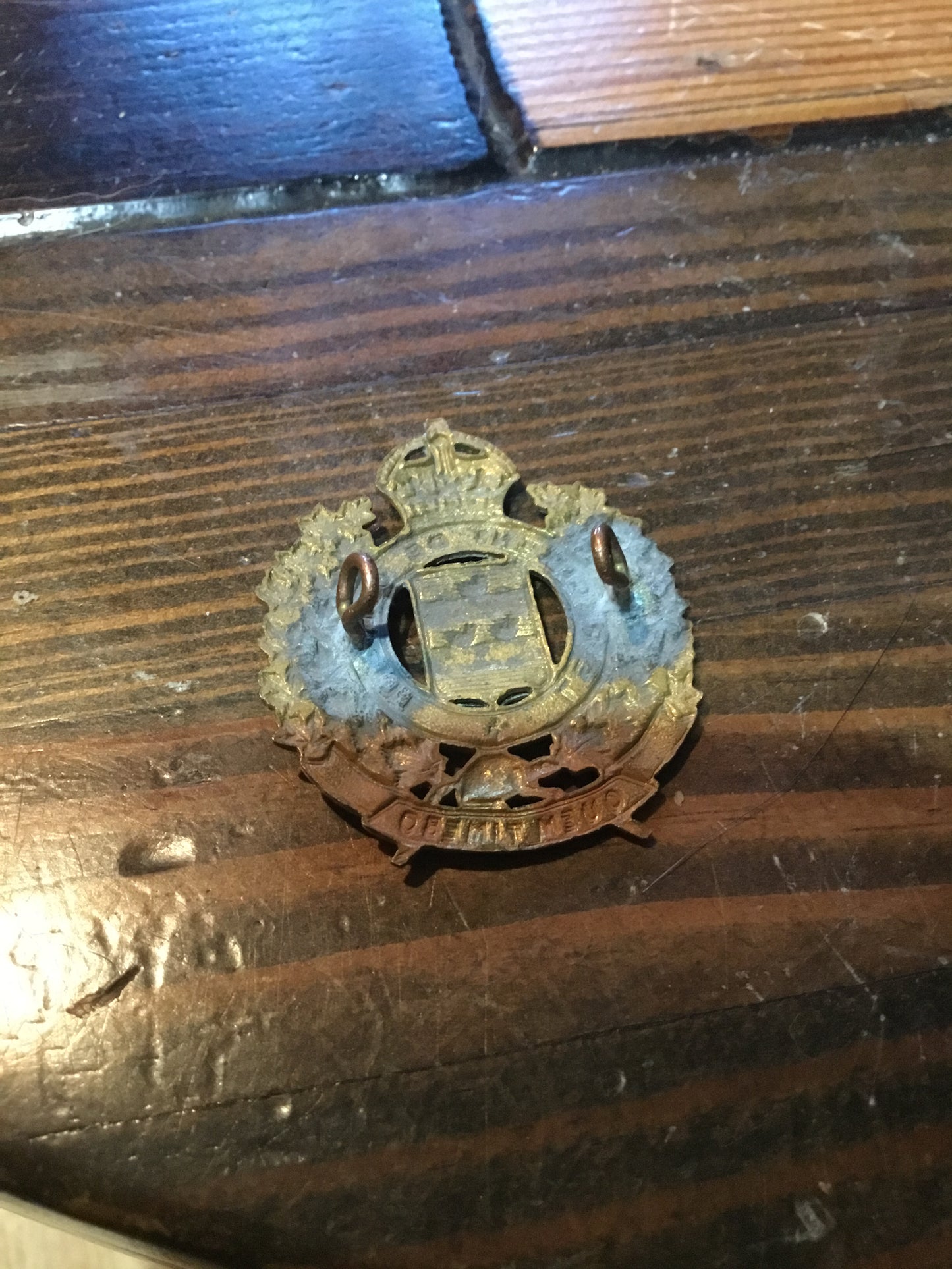 LE Kings Crown ,REGIMENT DE JOLIETTE CAP BADGE