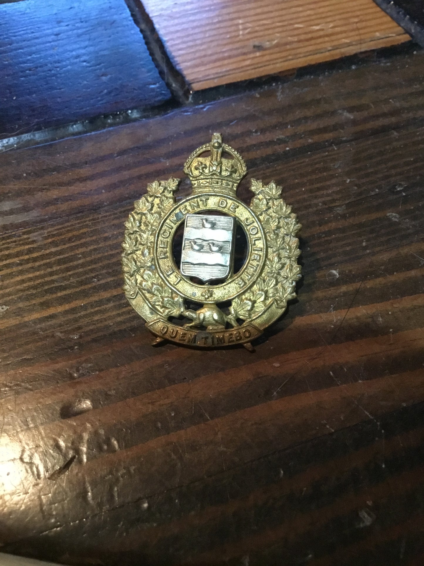 LE Kings Crown ,REGIMENT DE JOLIETTE CAP BADGE