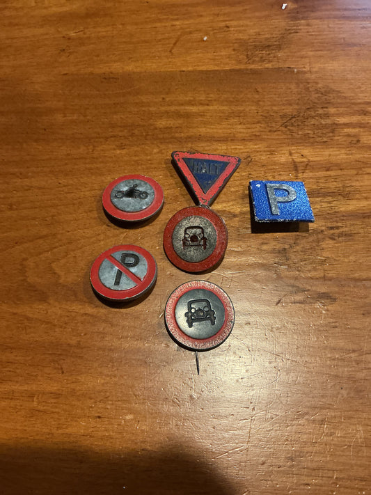 Lot of 6 WW11 German WHW Traffic Signs Tinnies , all in original condition .