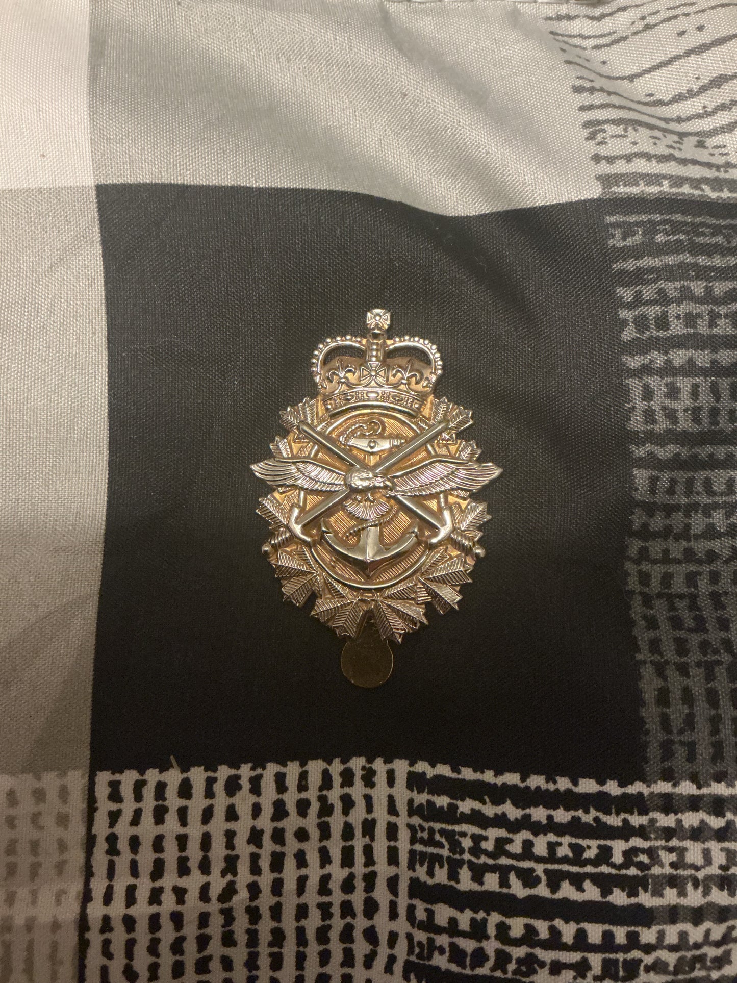 Canadian forces tri- service Badge- Corn Flake