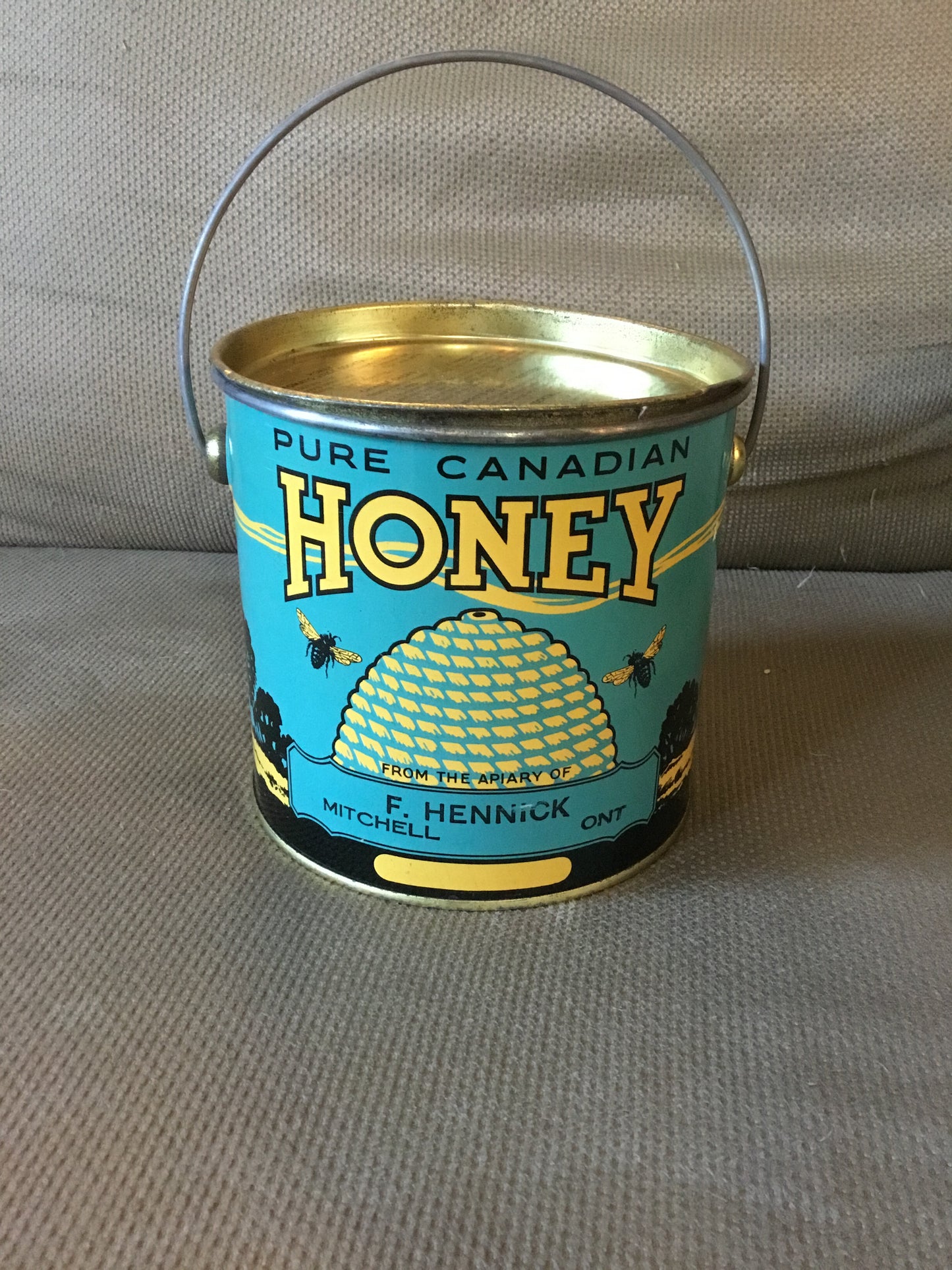 Hennick Pure Canadian Honey 4 LB Tin