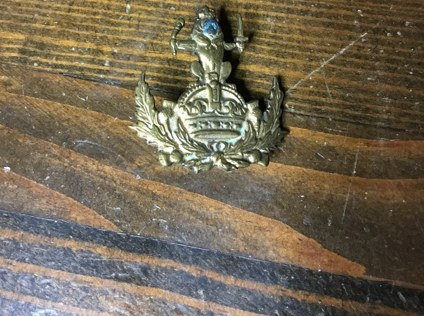 WW2 British Army Queens Own Royal Glasgow Yeomanry Regiment Cap Badge