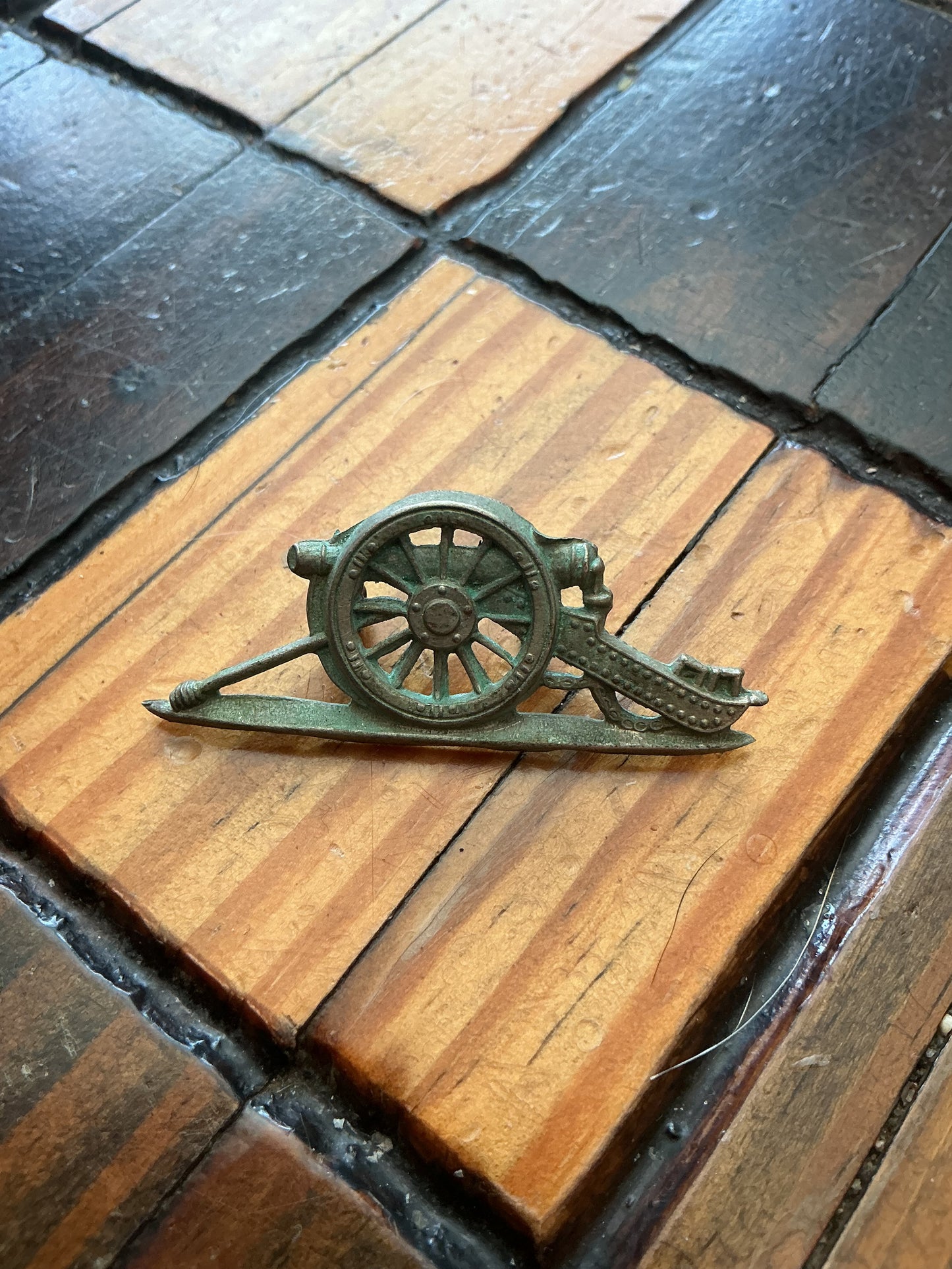 WW1 Royal Artillery Regiment Sergeants NCO Arm Badge