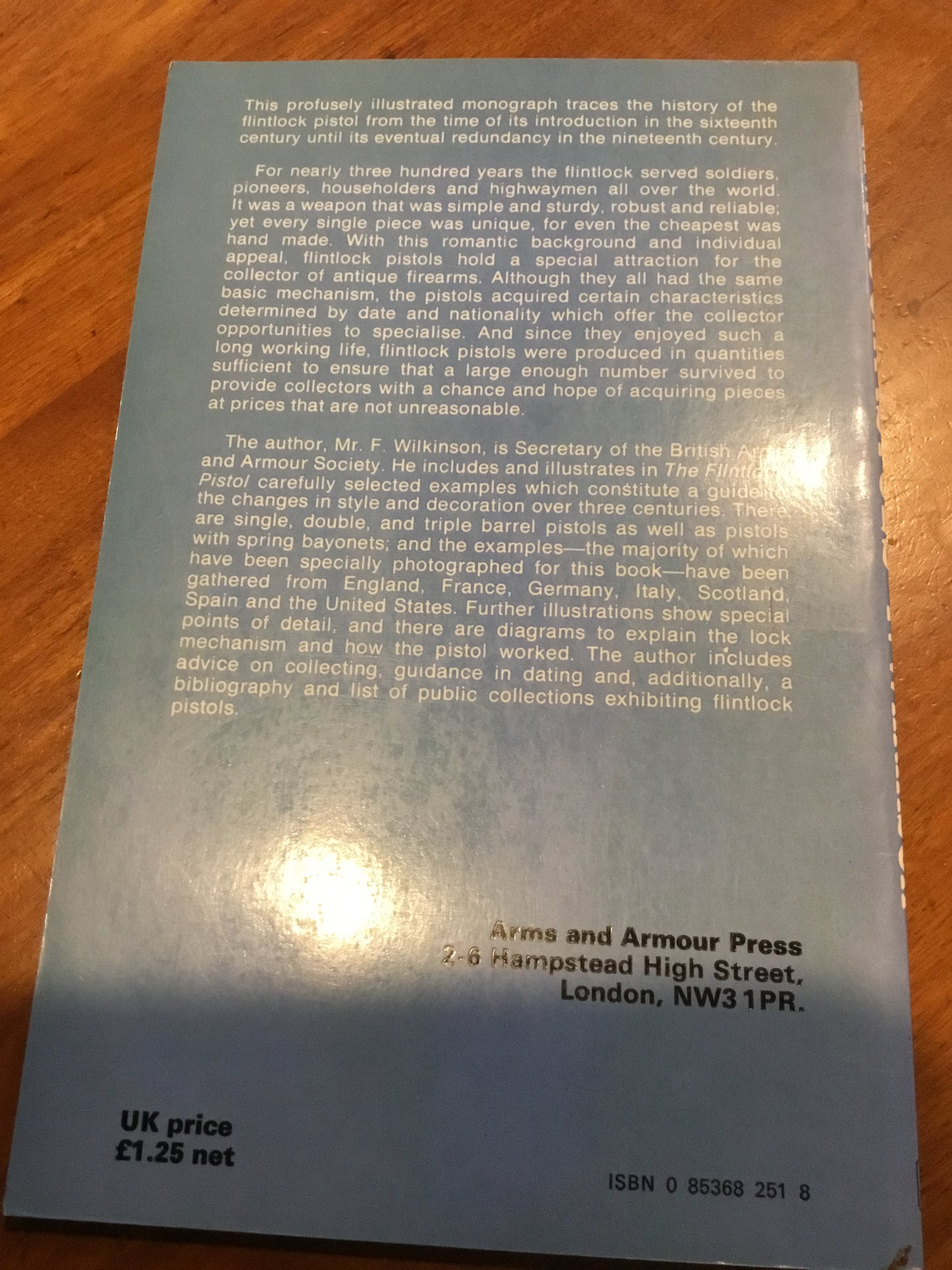 Flintlock Pistols: 17th to the 19th Century Paperback