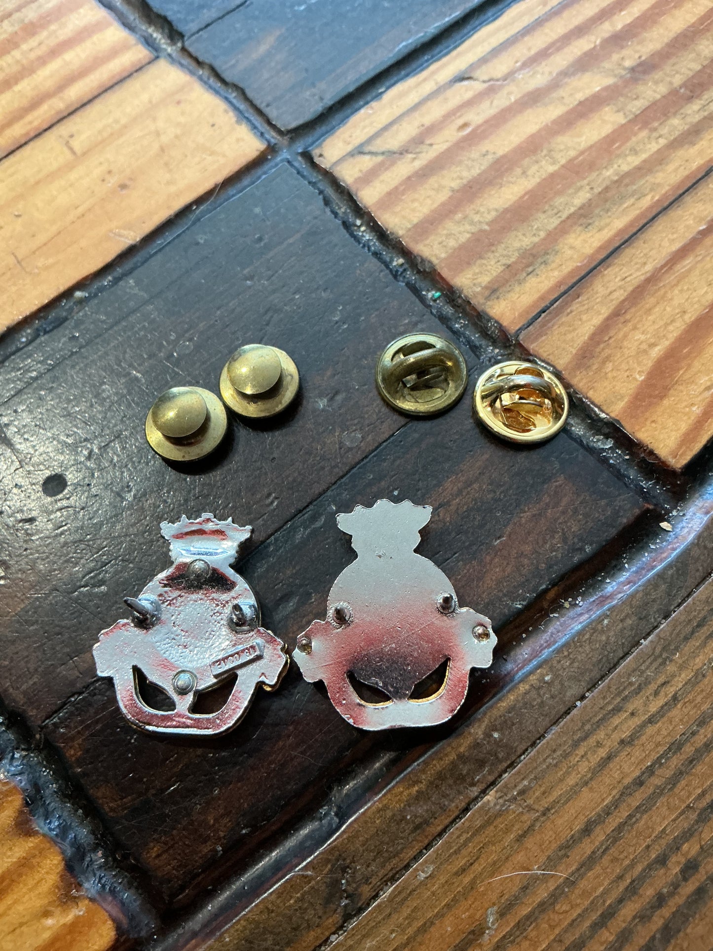 Pair of 8TH CANADIAN HUSSARS PRINCESS LOUISE COLLAR BADGES