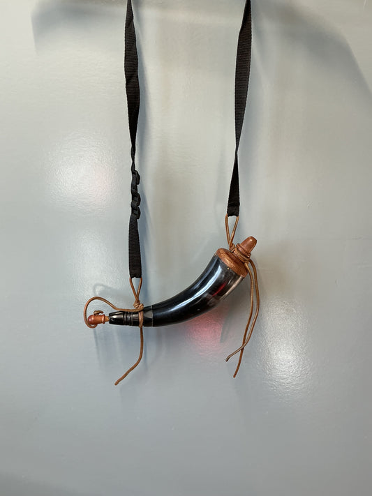 BLACK POWDER HORN WITH SHOULDER STRAP & CAP