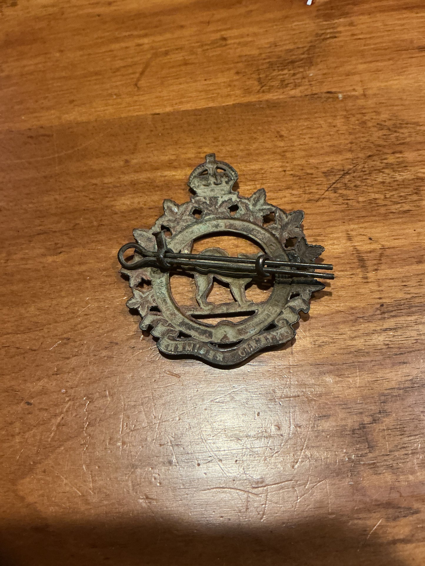 WWII CANADIAN ONTARIO REGIMENT CAP BADGE