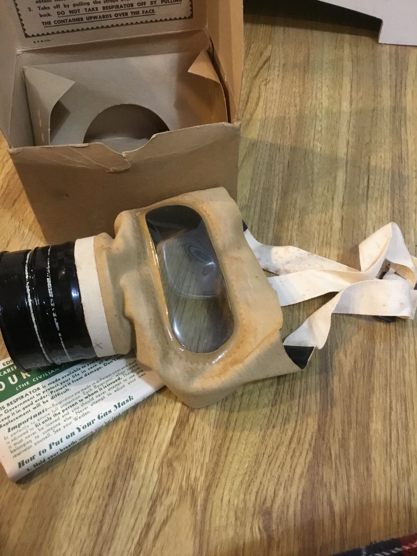 WW11 Canadian Civilian  Gas Mask with Box 1942