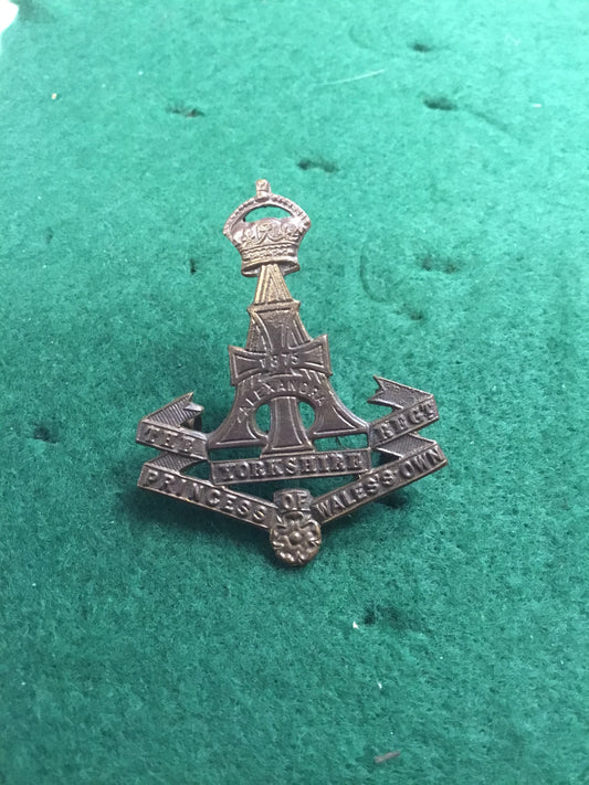 WW2 British Princess Of Wales’s Own Yorkshire Regiment Cap Badge