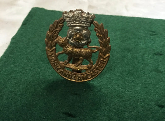 British WW1/WW2 Pattern York & Lancaster Regiment Cap Badge.