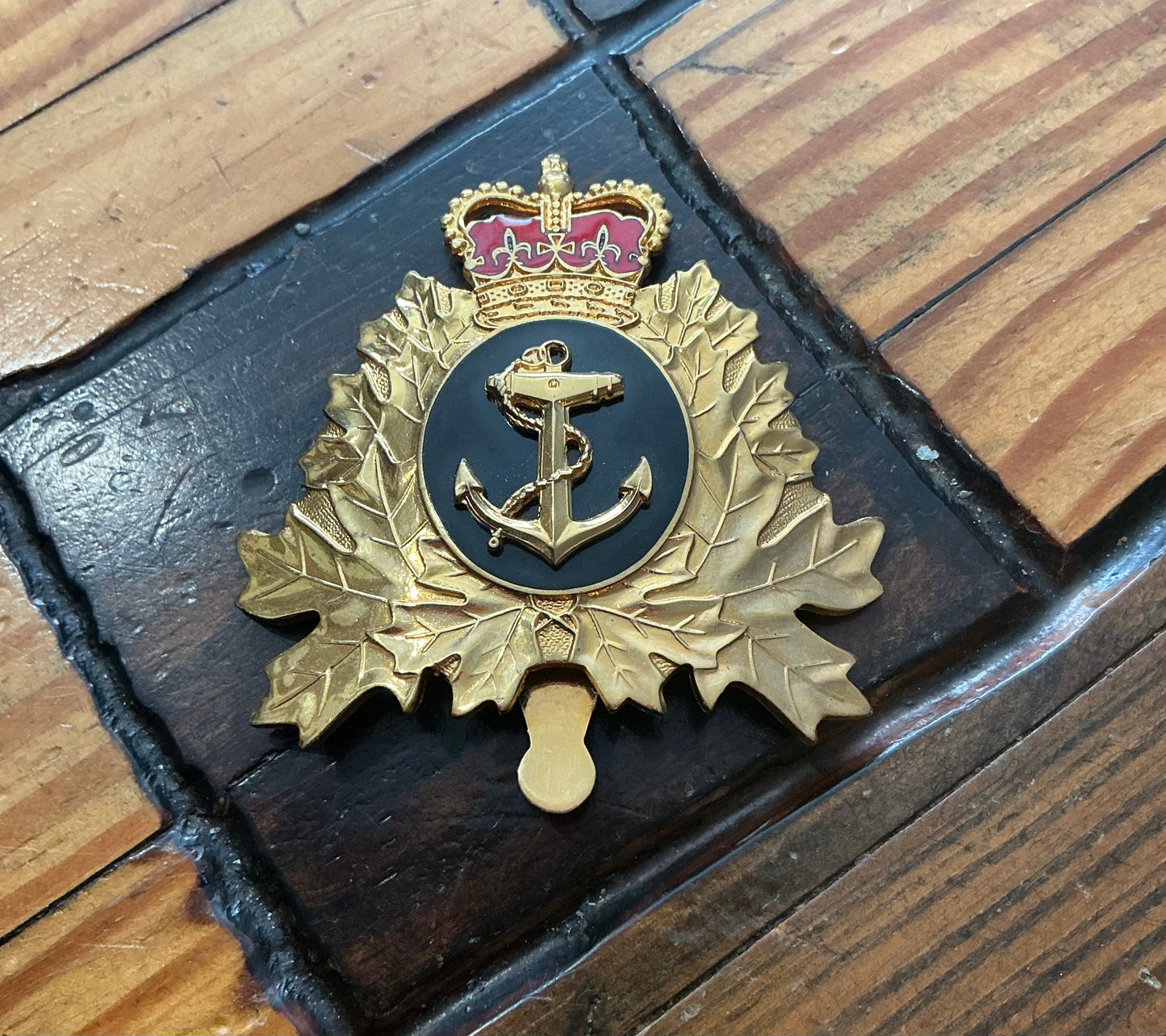 Royal Canadian Navy Hat Badge Queens Crown