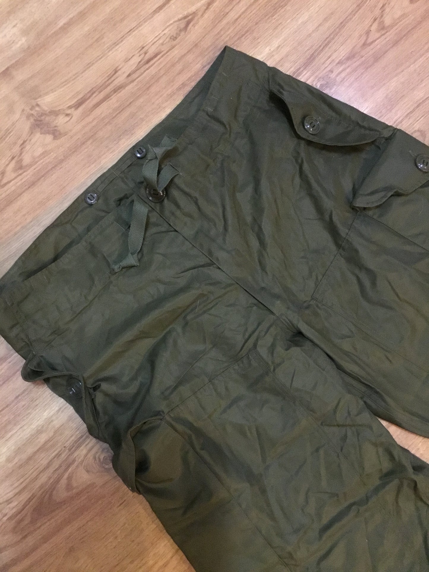 New Canadian  Military Wind Pants  Large Short