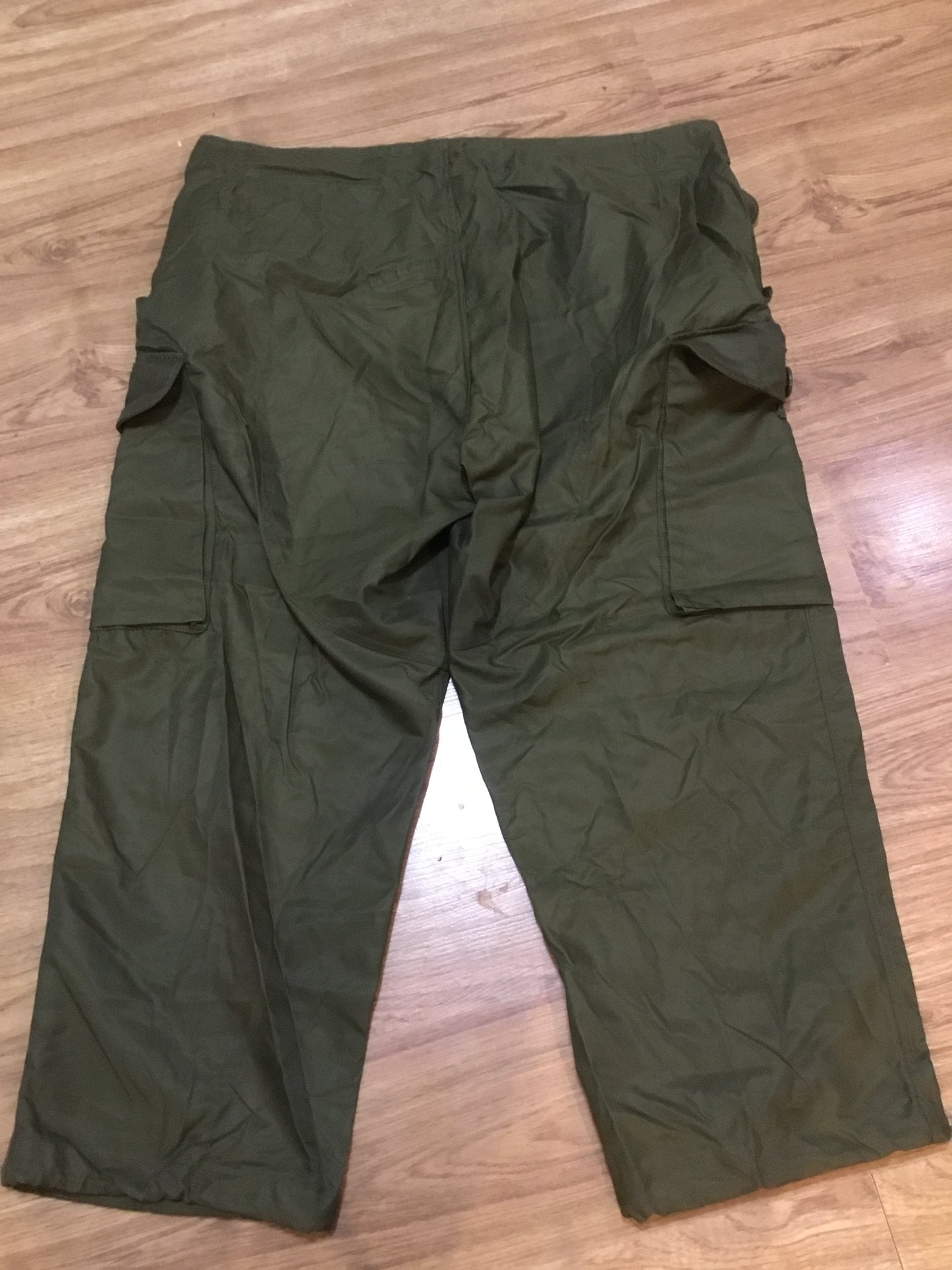 New Canadian  Military Wind Pants  Large Short