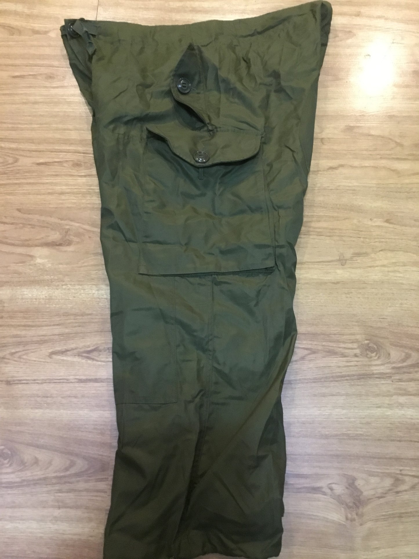 New Canadian  Military Wind Pants  Large Short