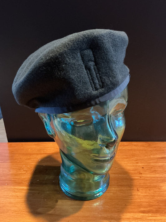 New Canadian Army Green beret  Size 7 1/2