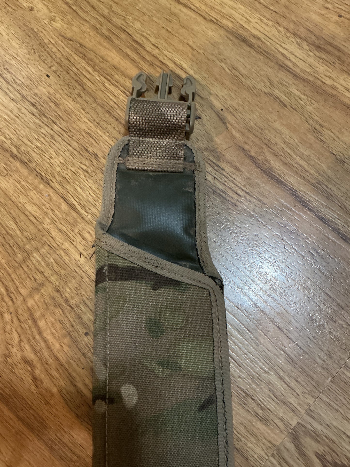 British Multi-Cam Bayonet   Frog
