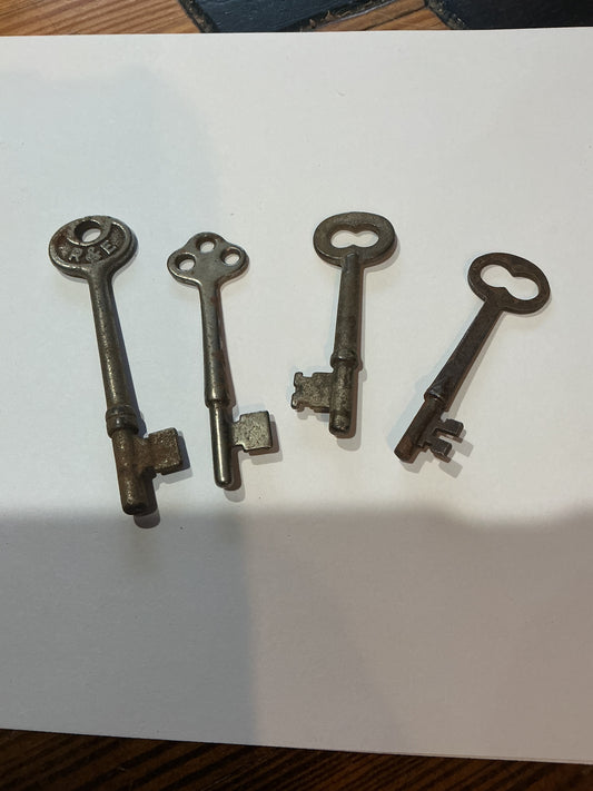 Lot of 4 Antique skeleton Keys