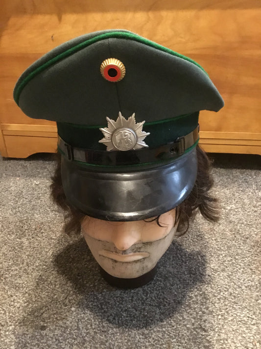 GERMAN NORTH RHINE-WESTPHALIA POLICE CAP AND BADGES (GERMANY)
