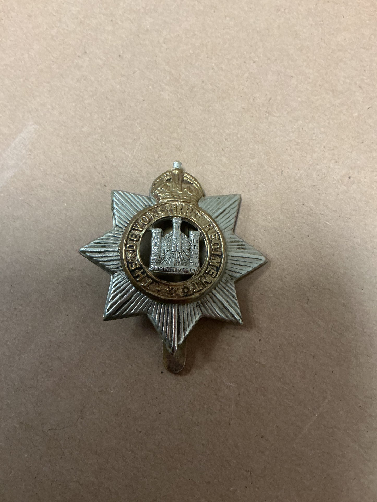 WW11 British Devonshire Regiment Cap Badge King’s Crown