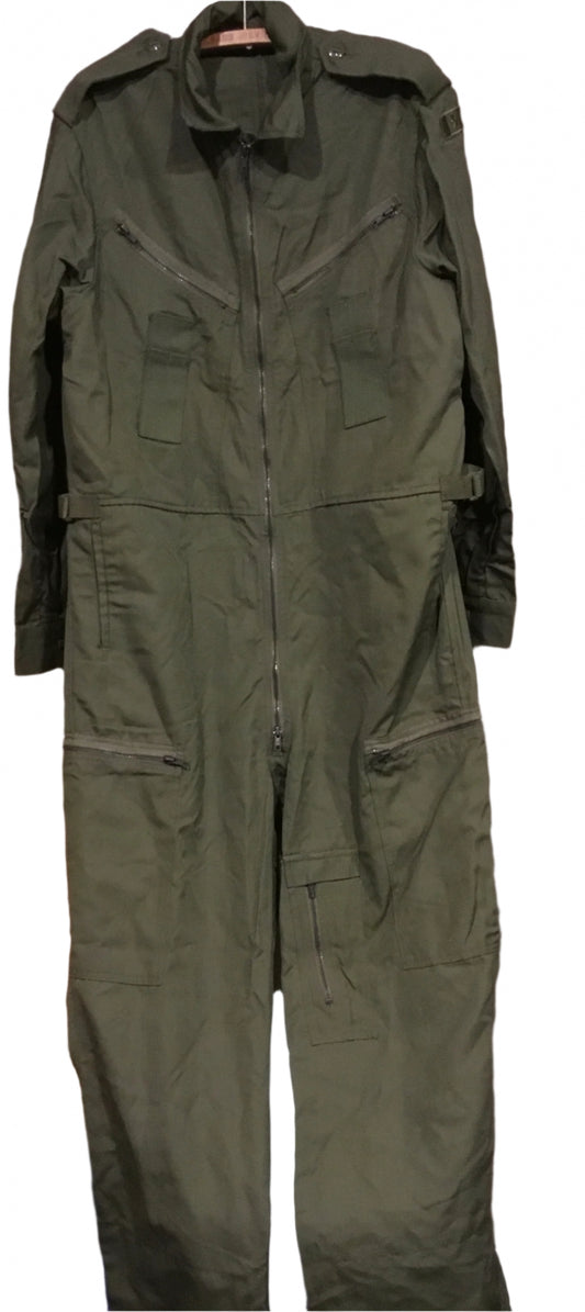 Canadian Forces Tank Crew Suit In excellent condition , lots of pockets , size 7340  Medium